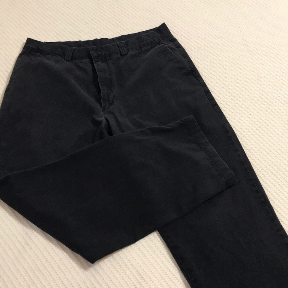 Men’s Perry Ellis chino pants in black.